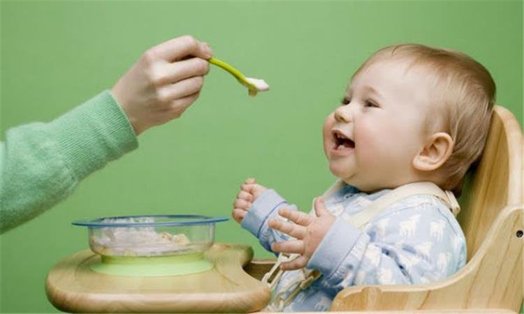 تغذية الرضّع وصغار الأطفال