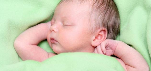 كيفية التعامل مع الرضيع في الشهر الأول ... 3 طرق تعامل غير مرهقة للأم